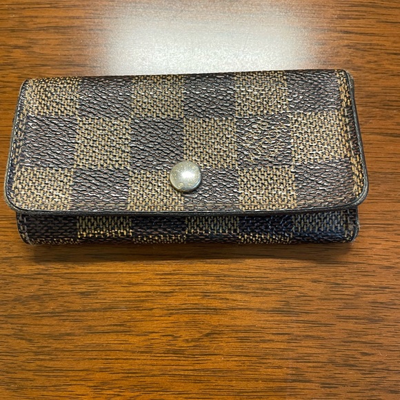 Clearance! Authentic Louise Vuitton Damier Ebony Key Holder. - Picture 2 of 13